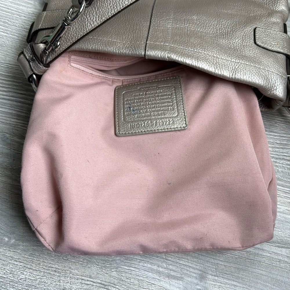 Coach metallic champagne silver pebbled leather chain duffle convertible handbag - Picture 13 of 13